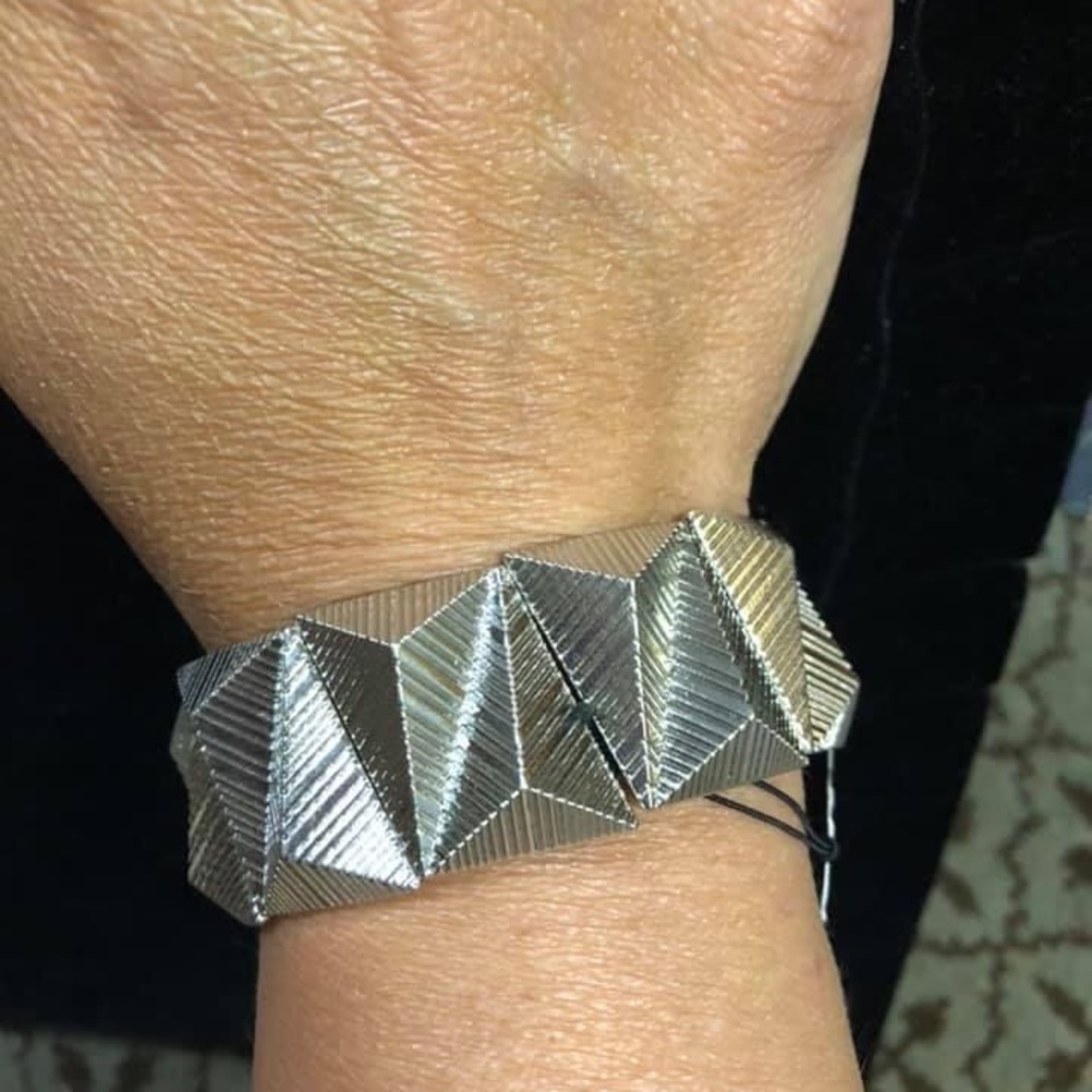 Silvery stretchy bracelet